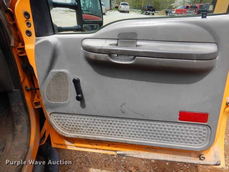 image for item IQ9286 2004 Ford F550  dump flatbed truck