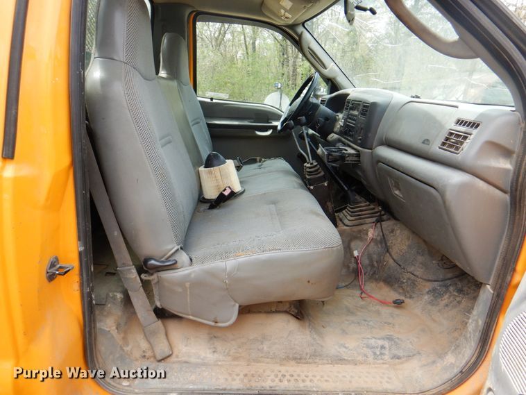 image for item IQ9286 2004 Ford F550  dump flatbed truck