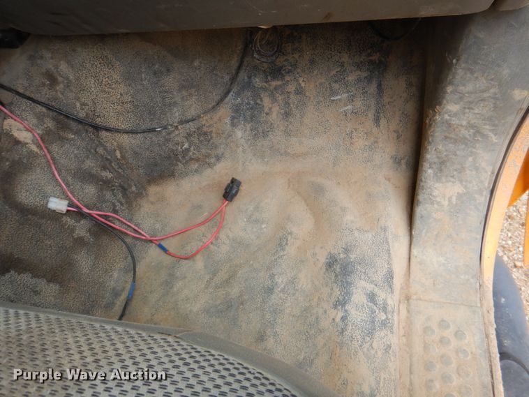 image for item IQ9286 2004 Ford F550  dump flatbed truck