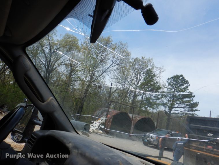 image for item IQ9286 2004 Ford F550  dump flatbed truck