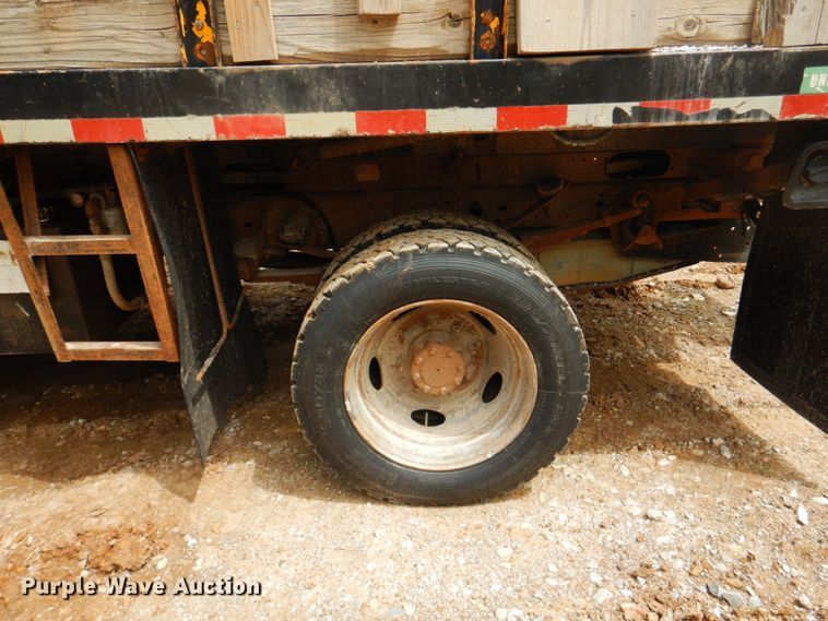 image for item IQ9286 2004 Ford F550  dump flatbed truck