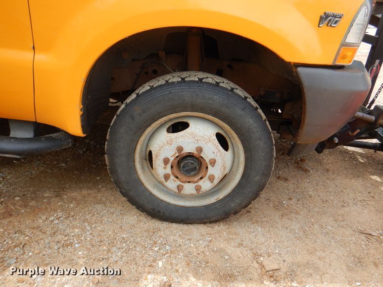 image for item IQ9286 2004 Ford F550  dump flatbed truck