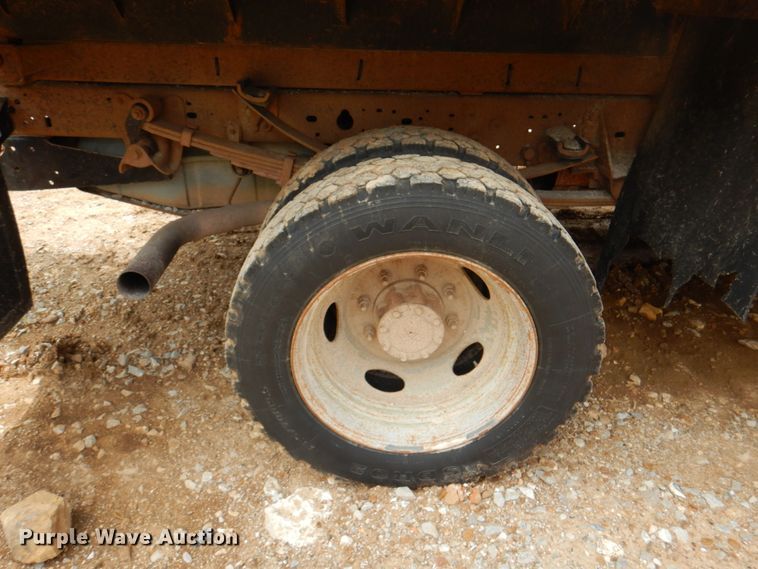 image for item IQ9286 2004 Ford F550  dump flatbed truck