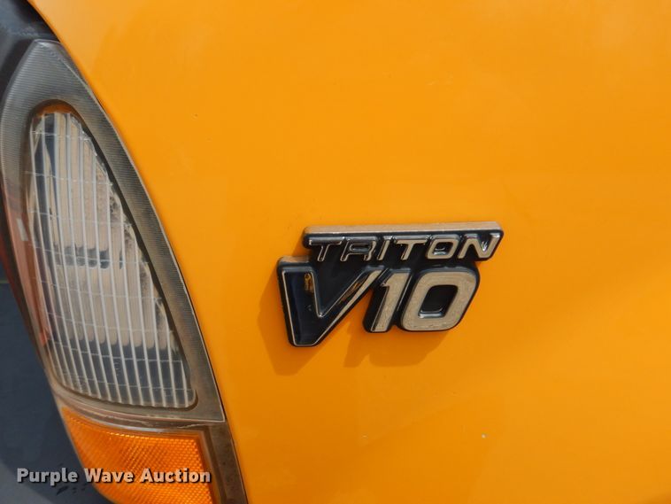 image for item IQ9286 2004 Ford F550  dump flatbed truck