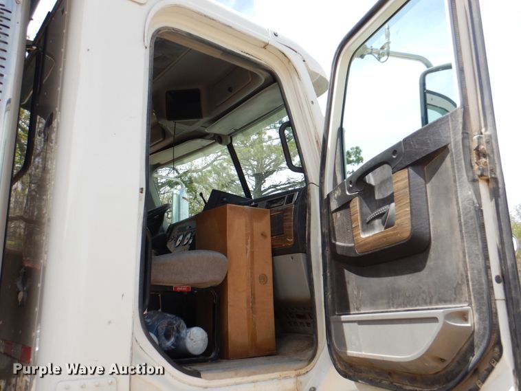 image for item IQ9287 2012 Freightliner Coronado SD  dump truck