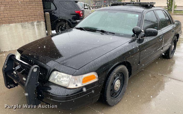 image for item IR9865 2010 Ford Crown Victoria Police Interceptor
