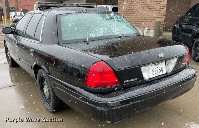 image for item IR9865 2010 Ford Crown Victoria Police Interceptor