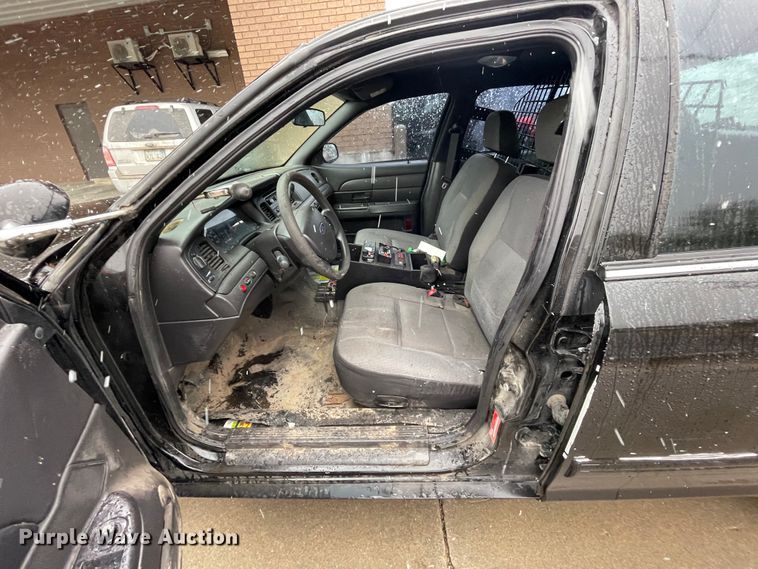 image for item IR9865 2010 Ford Crown Victoria Police Interceptor