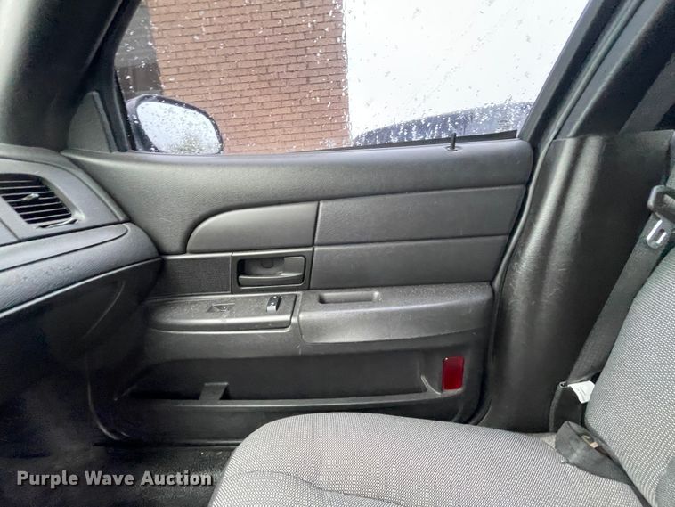 image for item IR9865 2010 Ford Crown Victoria Police Interceptor