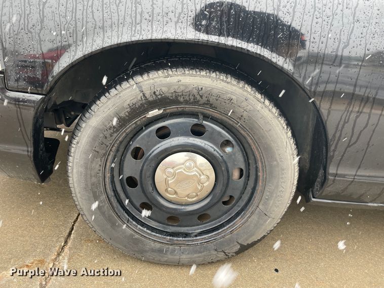 image for item IR9865 2010 Ford Crown Victoria Police Interceptor