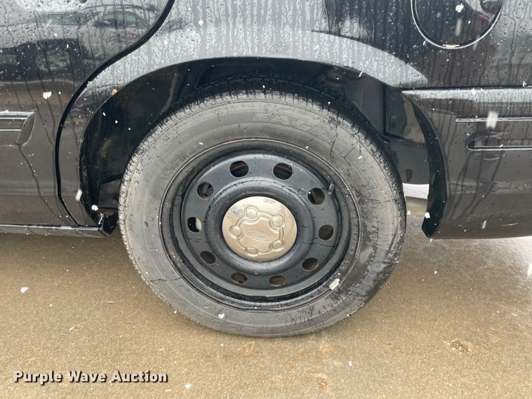 image for item IR9865 2010 Ford Crown Victoria Police Interceptor