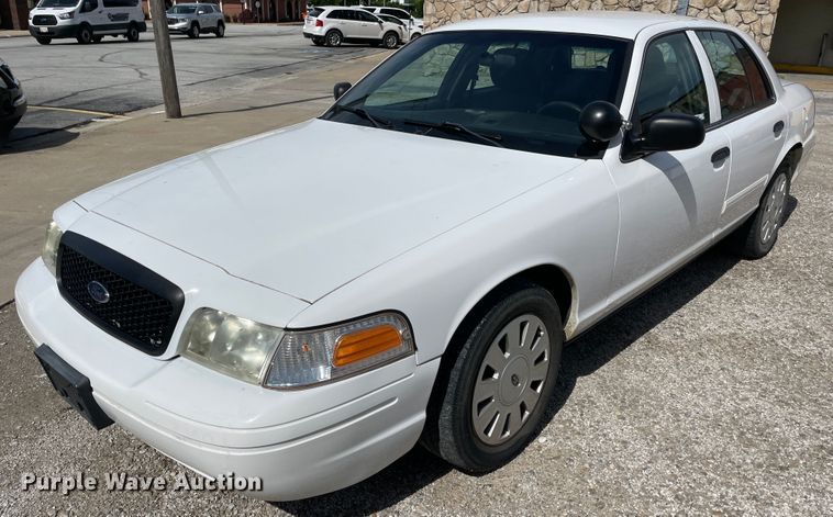 image for item IR9987 2011 Ford Crown Victoria Police Interceptor