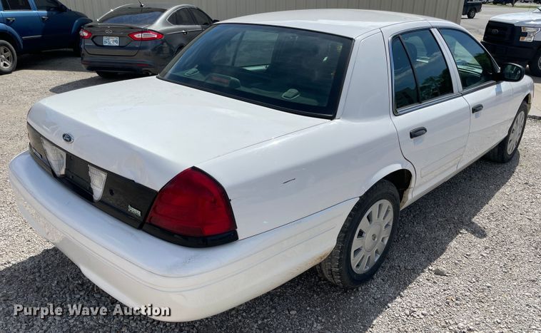 image for item IR9987 2011 Ford Crown Victoria Police Interceptor