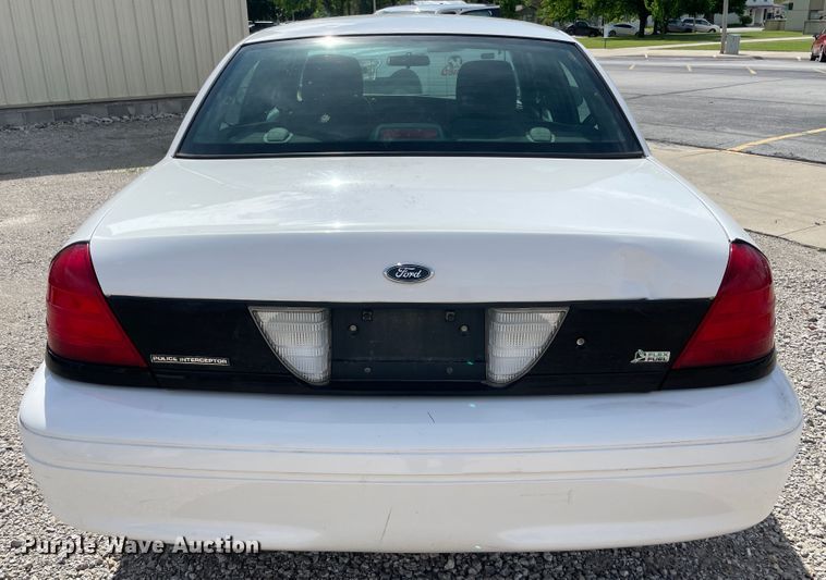 image for item IR9987 2011 Ford Crown Victoria Police Interceptor
