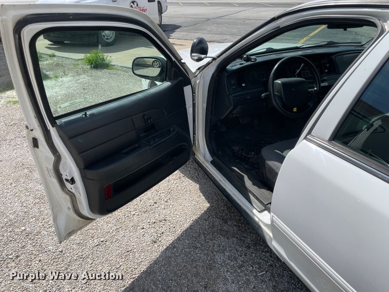 image for item IR9987 2011 Ford Crown Victoria Police Interceptor