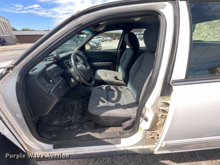 image for item IR9987 2011 Ford Crown Victoria Police Interceptor