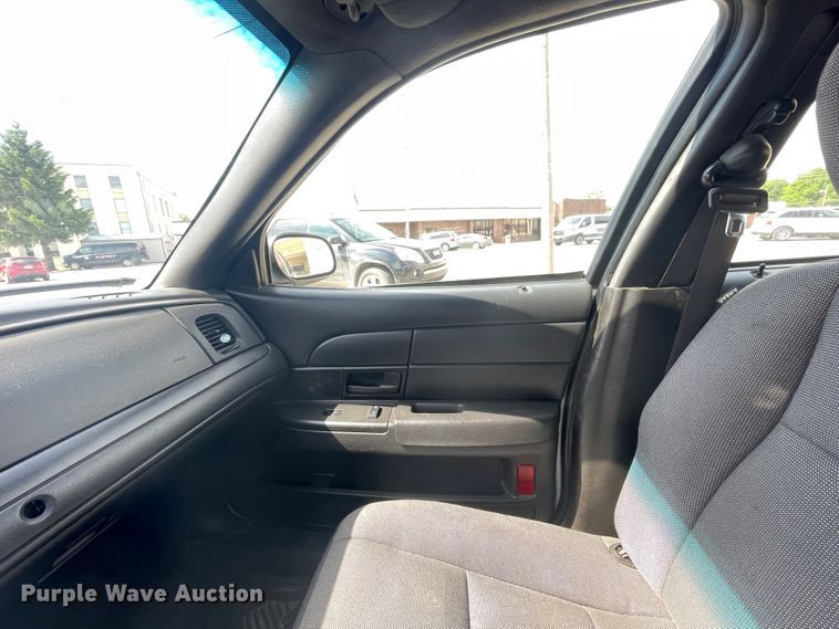 image for item IR9987 2011 Ford Crown Victoria Police Interceptor