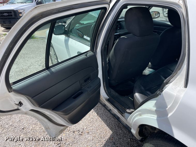 image for item IR9987 2011 Ford Crown Victoria Police Interceptor