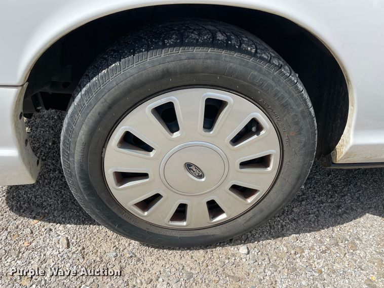 image for item IR9987 2011 Ford Crown Victoria Police Interceptor