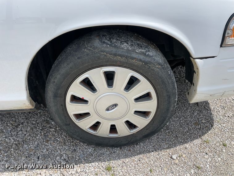 image for item IR9987 2011 Ford Crown Victoria Police Interceptor