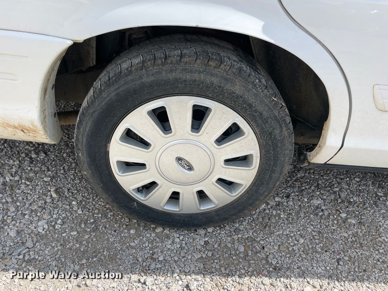 image for item IR9987 2011 Ford Crown Victoria Police Interceptor