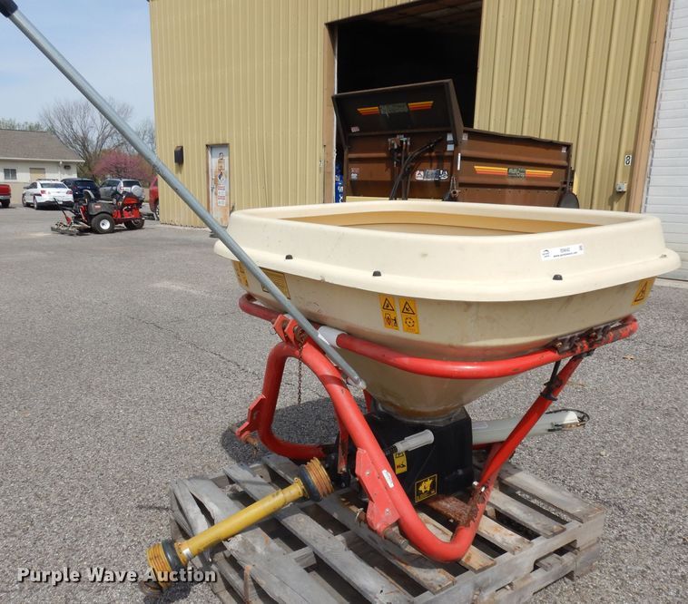 image for item IS9642 2004 Vicon PS403 spreader