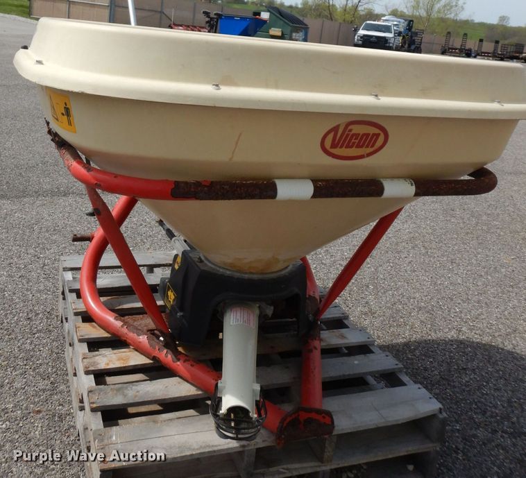 image for item IS9642 2004 Vicon PS403 spreader