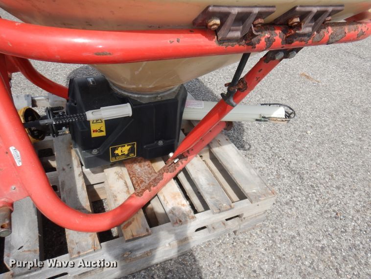 image for item IS9642 2004 Vicon PS403 spreader