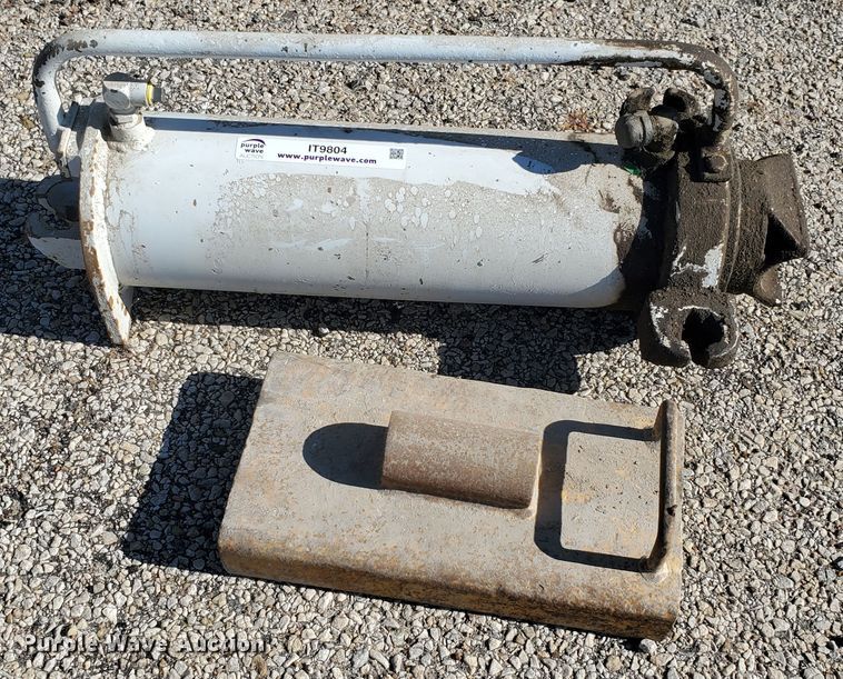 image for item IT9804 Hydraulic utility pole puller