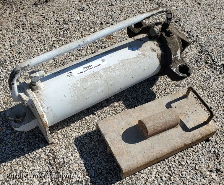 image for item IT9804 Hydraulic utility pole puller