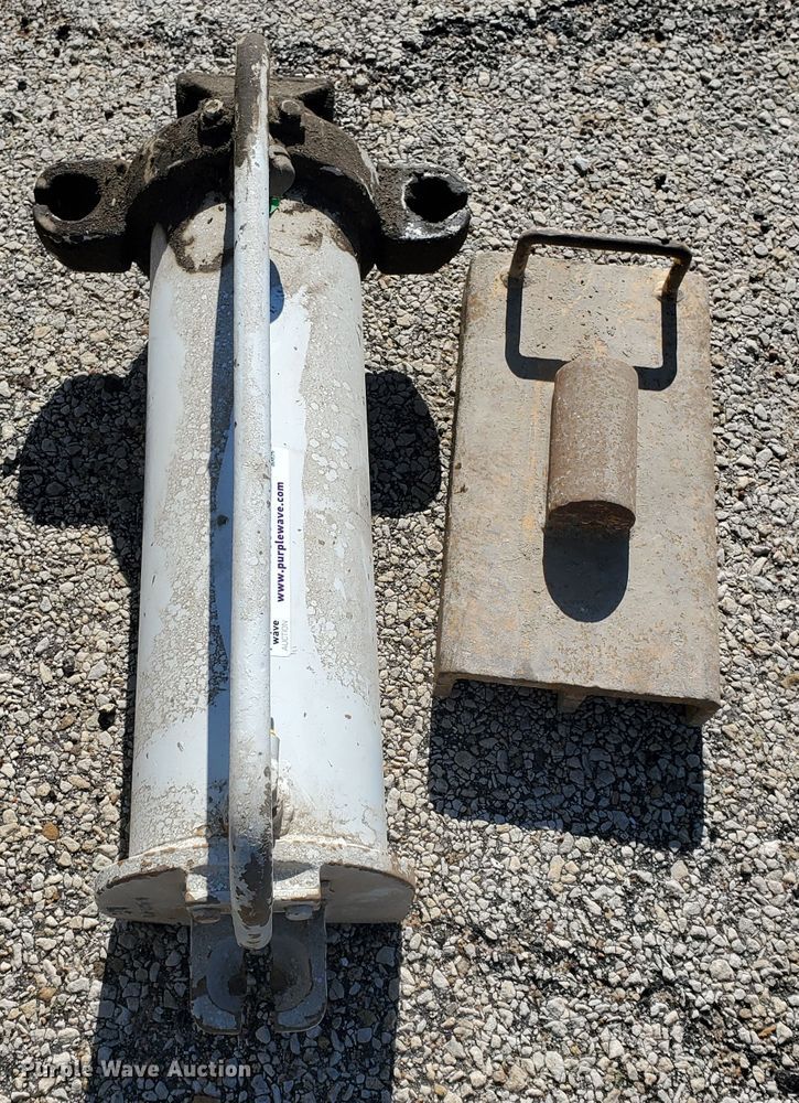 image for item IT9804 Hydraulic utility pole puller