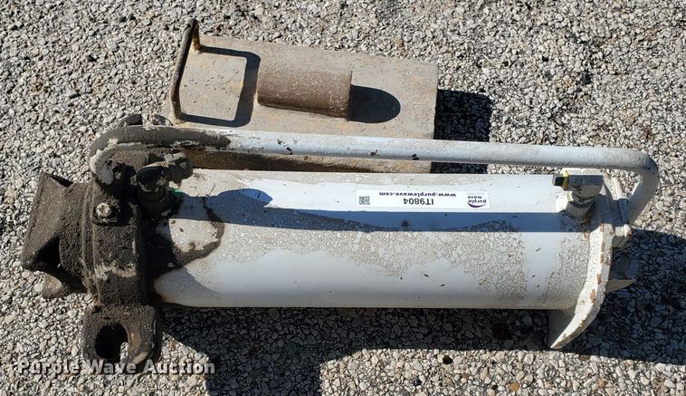 image for item IT9804 Hydraulic utility pole puller