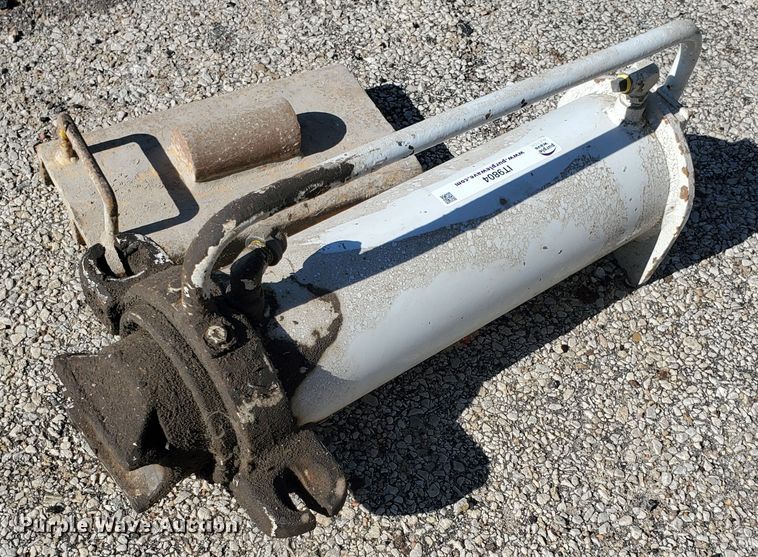 image for item IT9804 Hydraulic utility pole puller
