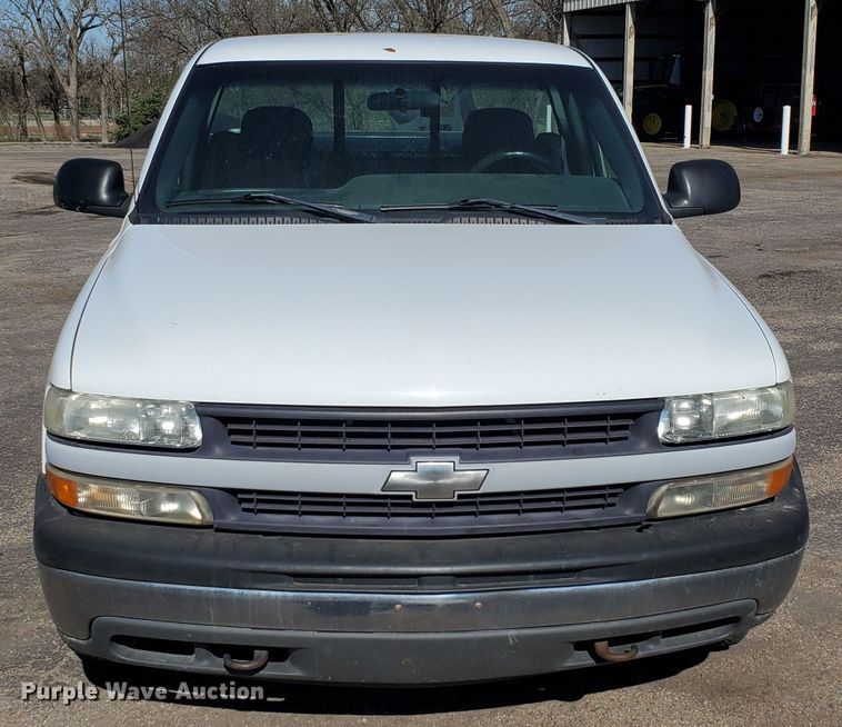 image for item IT9809 2000 Chevrolet Silverado 1500  pickup truck