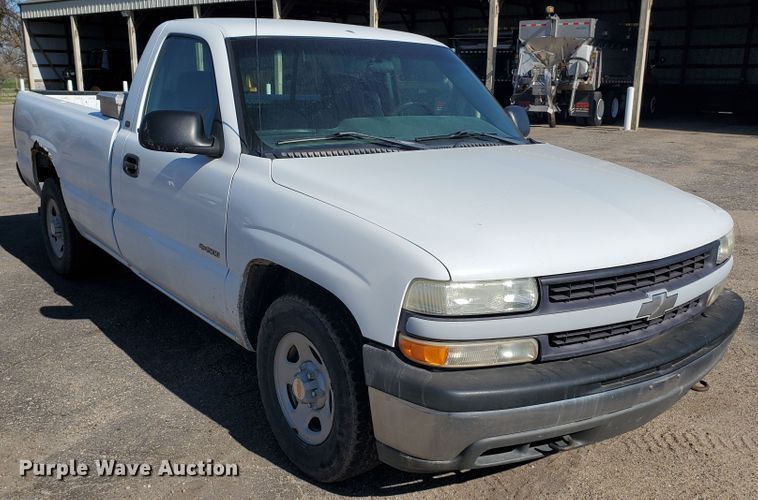 image for item IT9809 2000 Chevrolet Silverado 1500  pickup truck