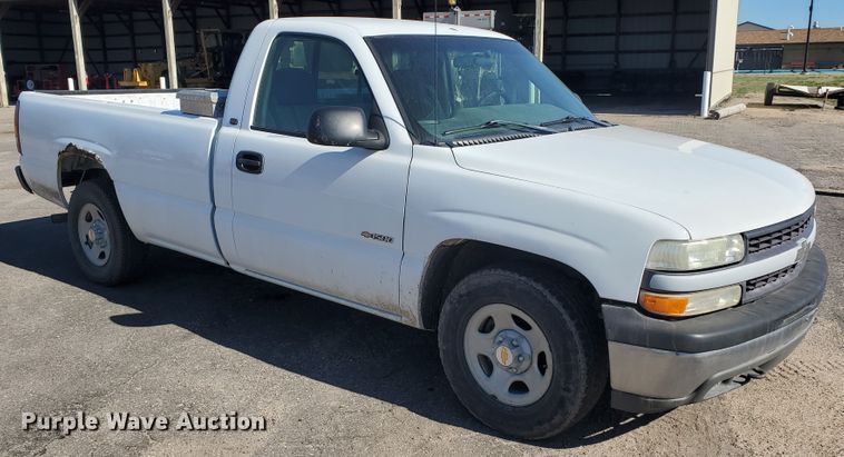 image for item IT9809 2000 Chevrolet Silverado 1500  pickup truck