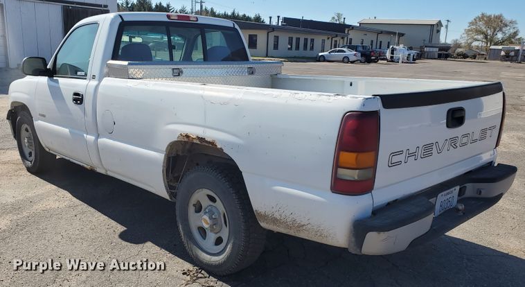 image for item IT9809 2000 Chevrolet Silverado 1500  pickup truck