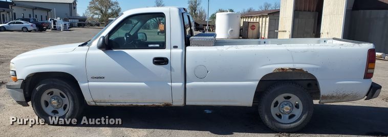 image for item IT9809 2000 Chevrolet Silverado 1500  pickup truck