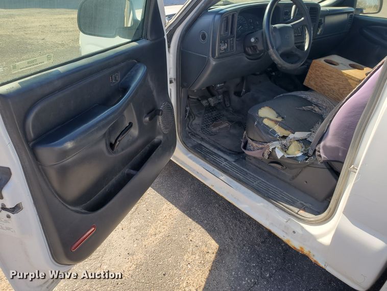 image for item IT9809 2000 Chevrolet Silverado 1500  pickup truck