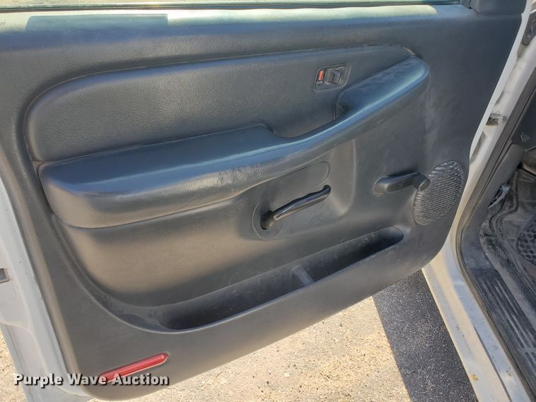 image for item IT9809 2000 Chevrolet Silverado 1500  pickup truck