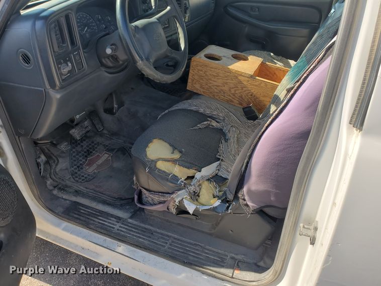 image for item IT9809 2000 Chevrolet Silverado 1500  pickup truck