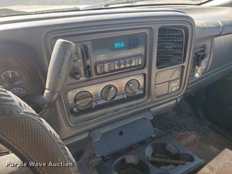 image for item IT9809 2000 Chevrolet Silverado 1500  pickup truck