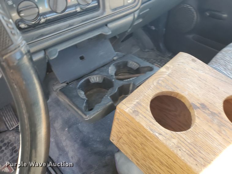 image for item IT9809 2000 Chevrolet Silverado 1500  pickup truck