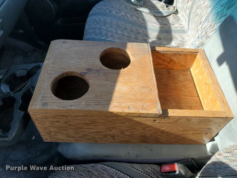 image for item IT9809 2000 Chevrolet Silverado 1500  pickup truck