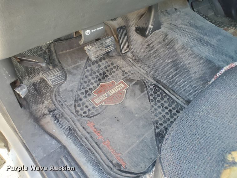 image for item IT9809 2000 Chevrolet Silverado 1500  pickup truck