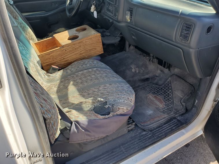 image for item IT9809 2000 Chevrolet Silverado 1500  pickup truck