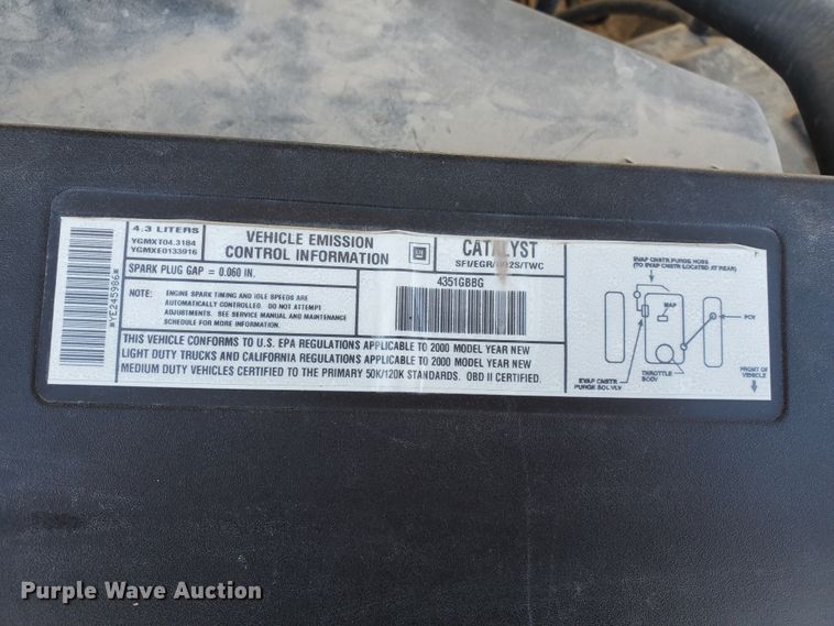 image for item IT9809 2000 Chevrolet Silverado 1500  pickup truck