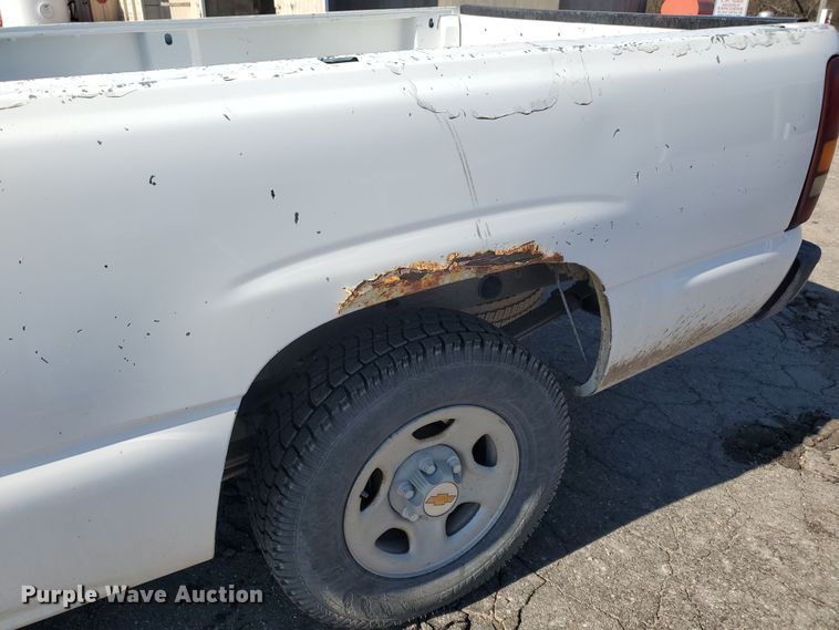 image for item IT9809 2000 Chevrolet Silverado 1500  pickup truck