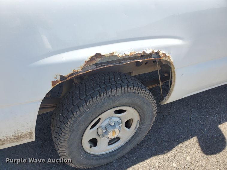 image for item IT9809 2000 Chevrolet Silverado 1500  pickup truck