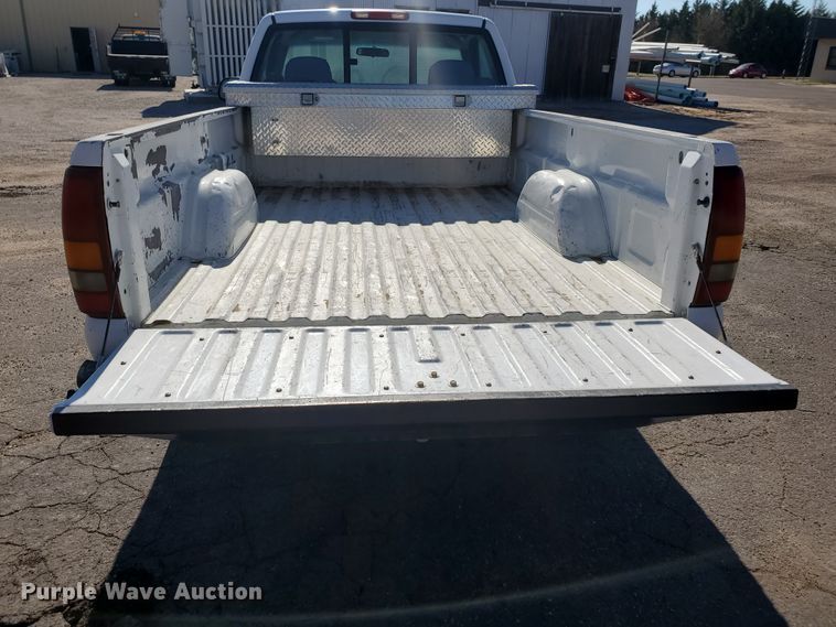 image for item IT9809 2000 Chevrolet Silverado 1500  pickup truck